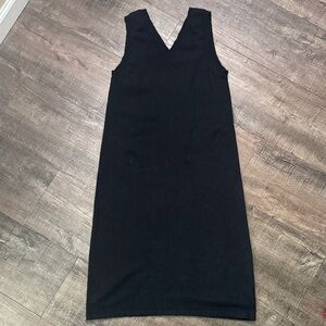Chic Black V-Neck Midi Dress